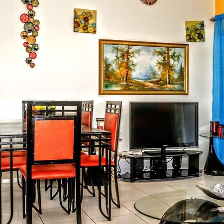 Crystoural Suites Near The Us Embassy - Gated & Secure - 2 Bedrooms, 2 Beds, 4 Guest Kingston Exterior foto
